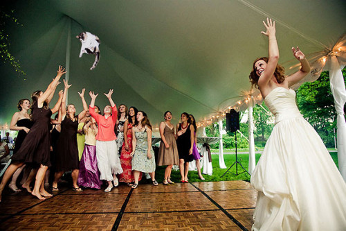 brides-throwing-cats-3