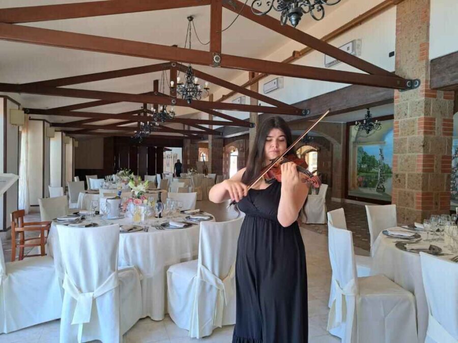 Wedding violinist Italy Tuscany string quartet harp Italian musicians Francesca violin