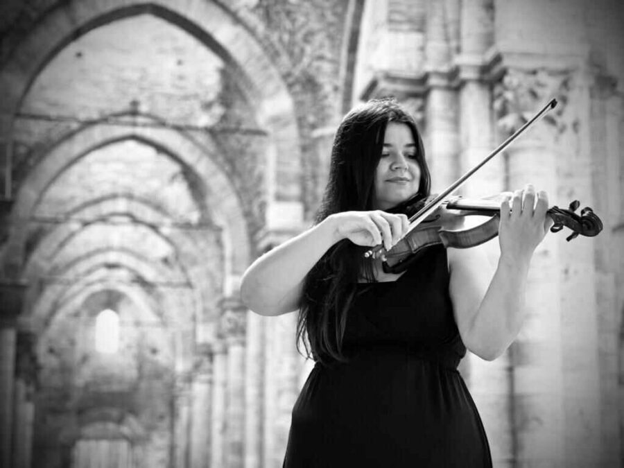 Wedding violinist Italy Tuscany string quartet harp Italian musicians Francesca violin